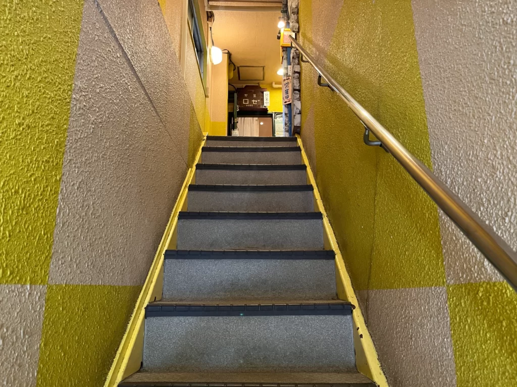リトルスパイス　階段